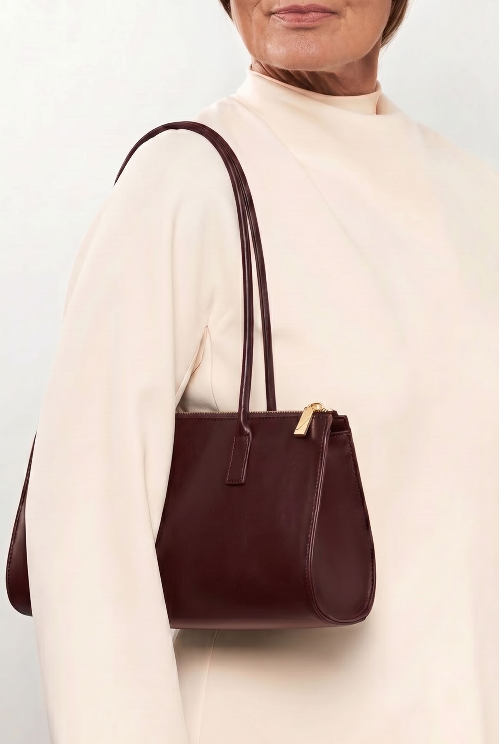 Cylinder Shoulder in Smooth Burgundy