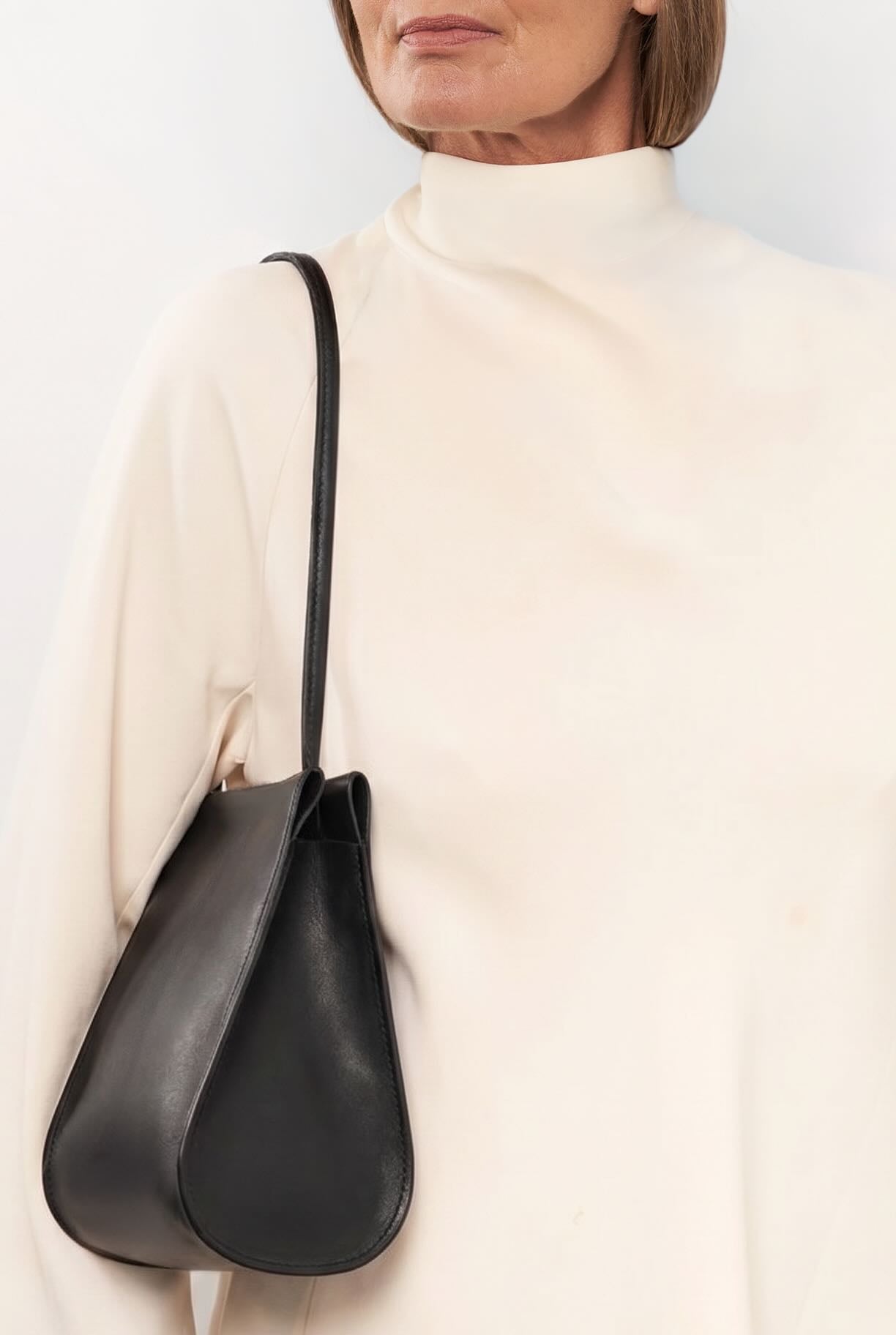 Teardrop Clutch in Smooth Black