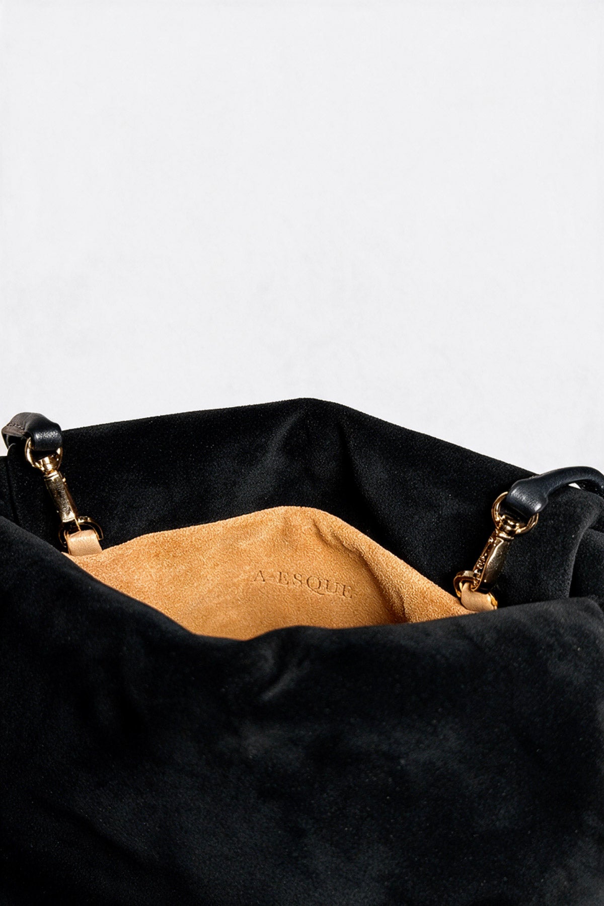 Midi Curve Clutch in Suede Black