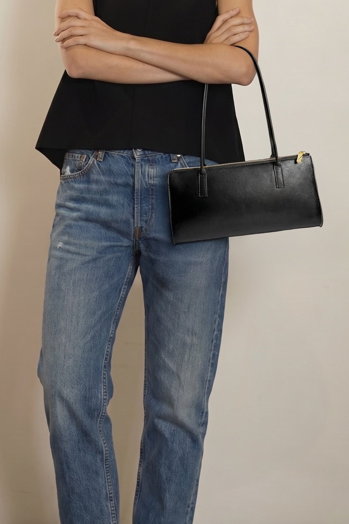 Cylinder Shoulder in Smooth Black