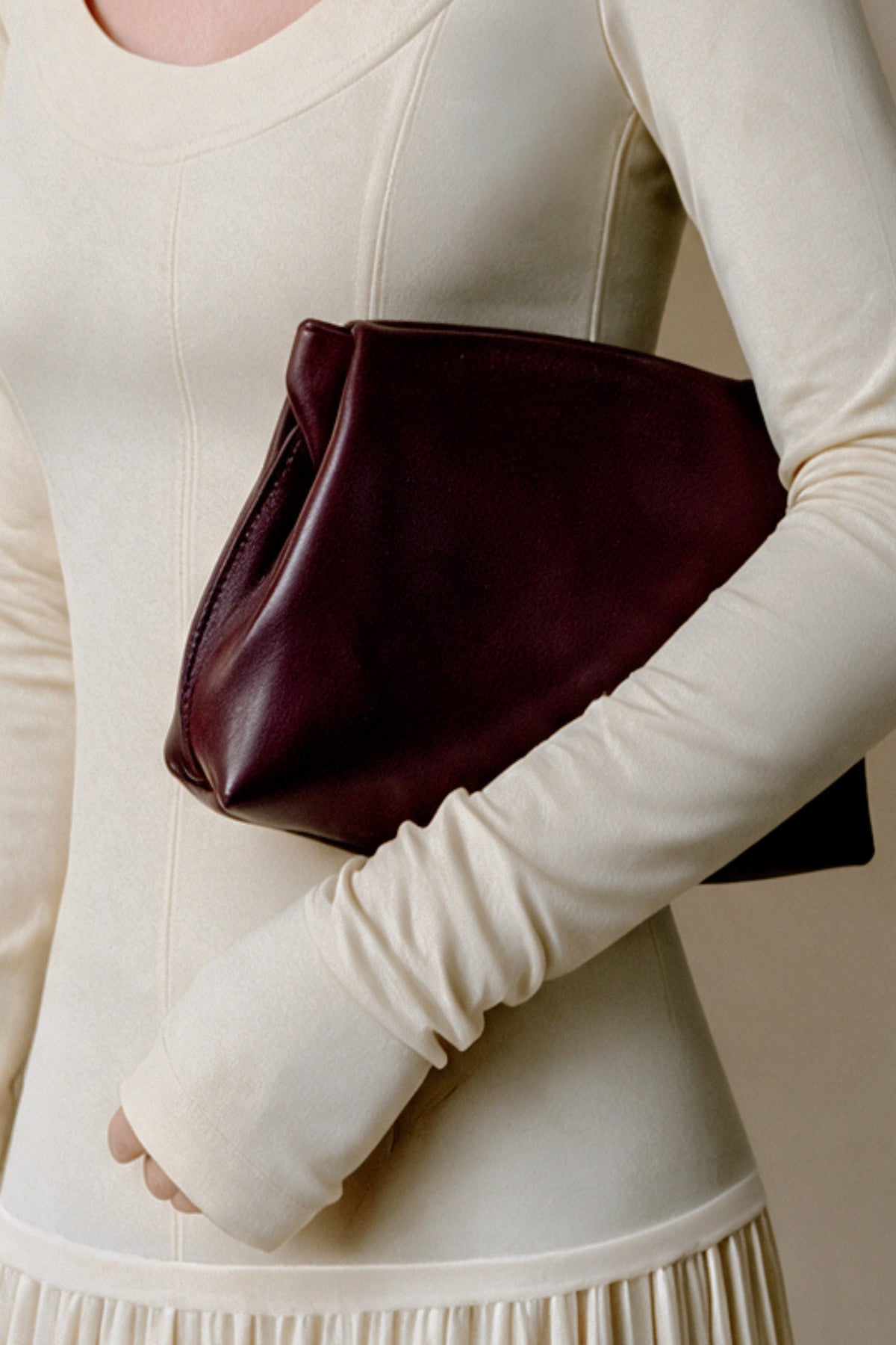 Midi Curve Clutch in Smooth Burgundy