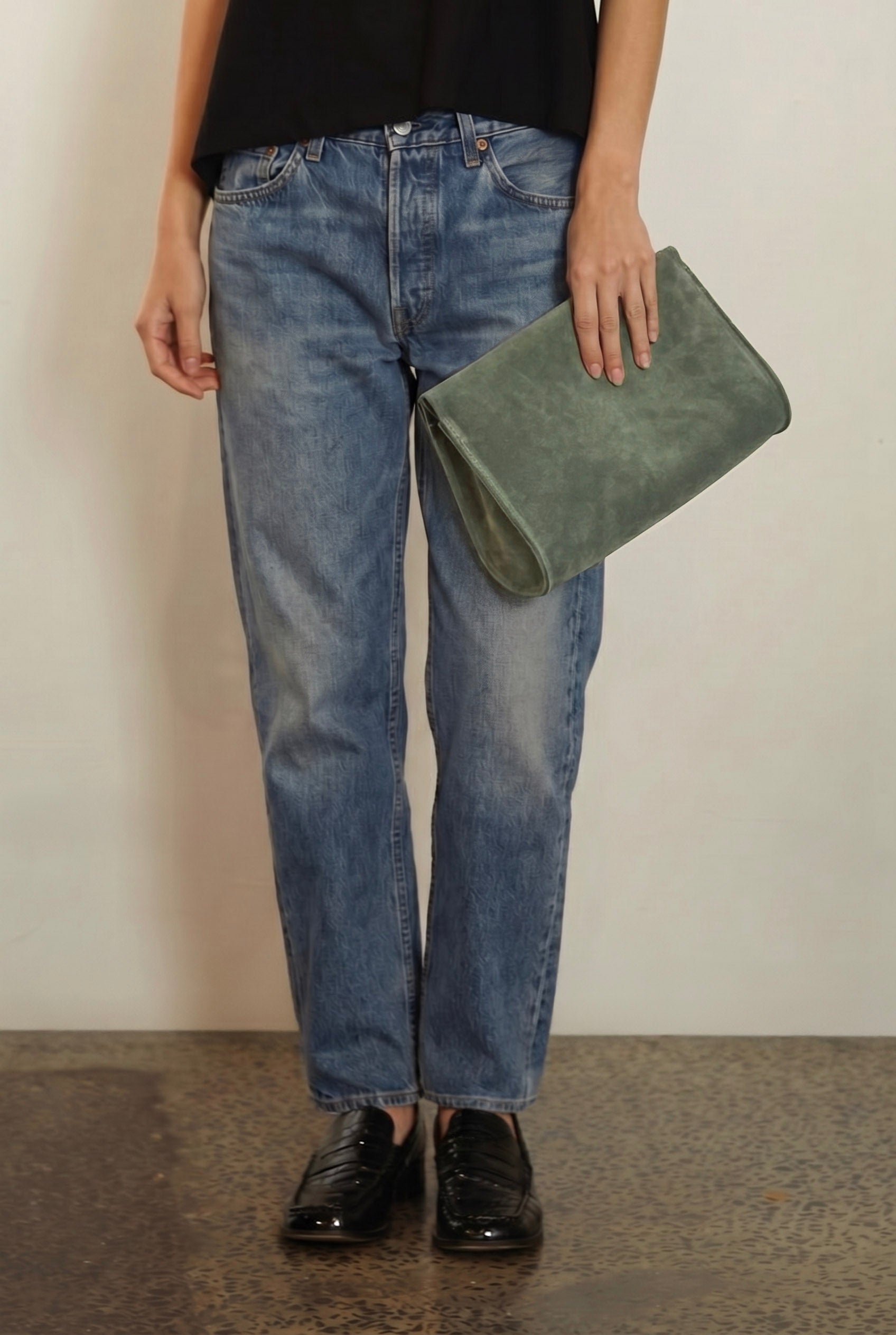 Teardrop Clutch in Suede Forest