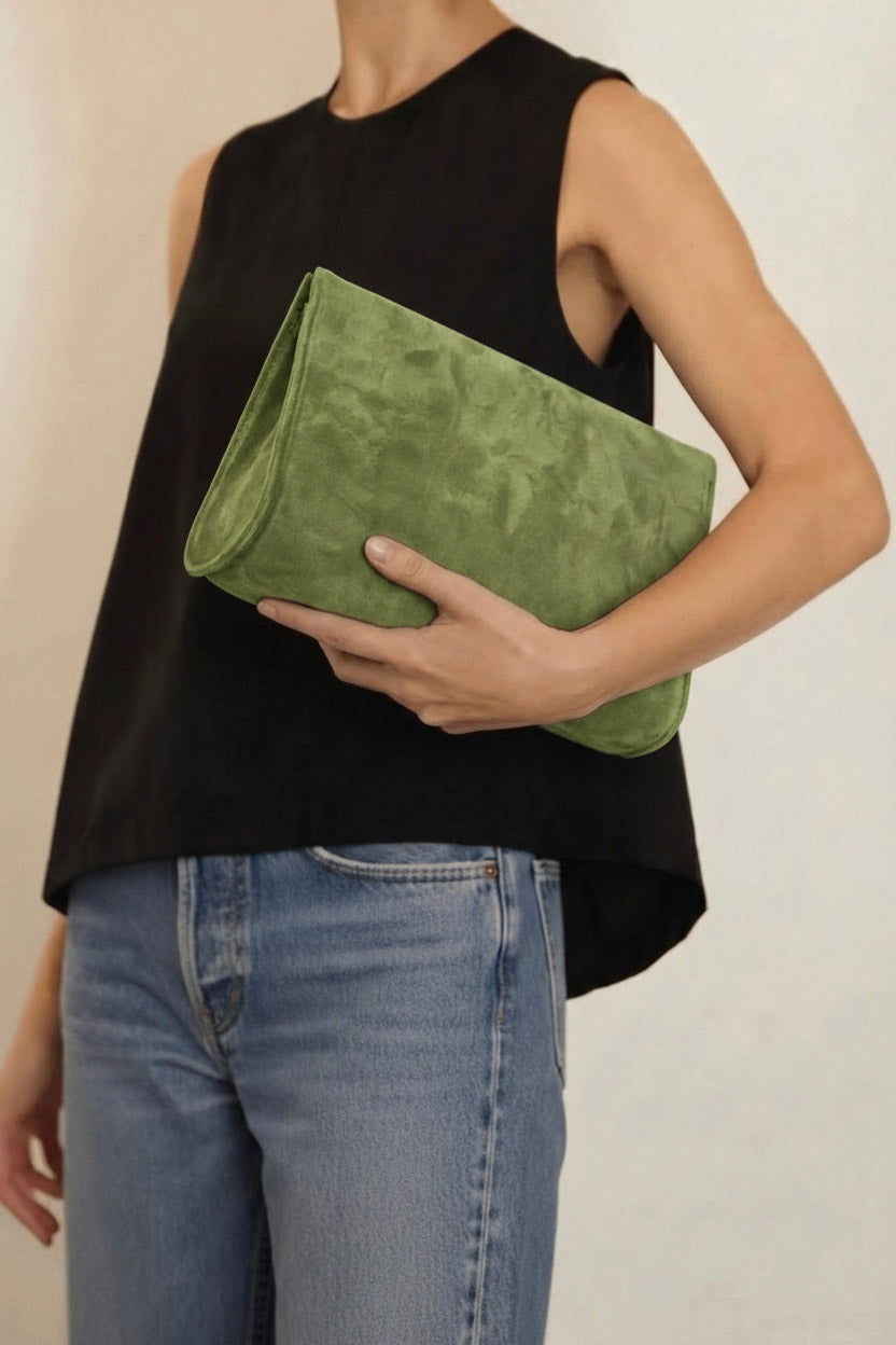 Teardrop Clutch in Suede Matcha