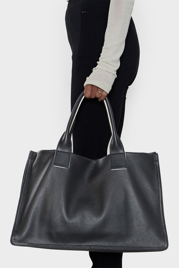 Junior Suite Tote Bag in Black