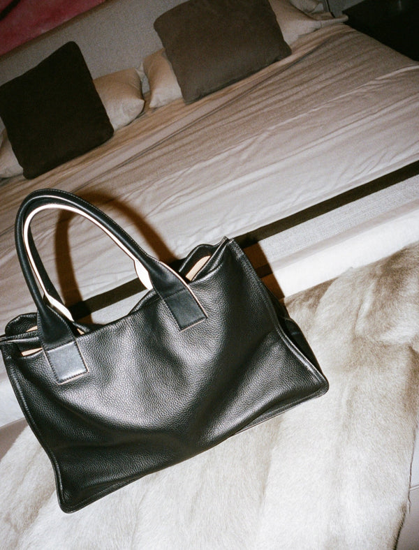 Junior Suite Tote Bag in Black