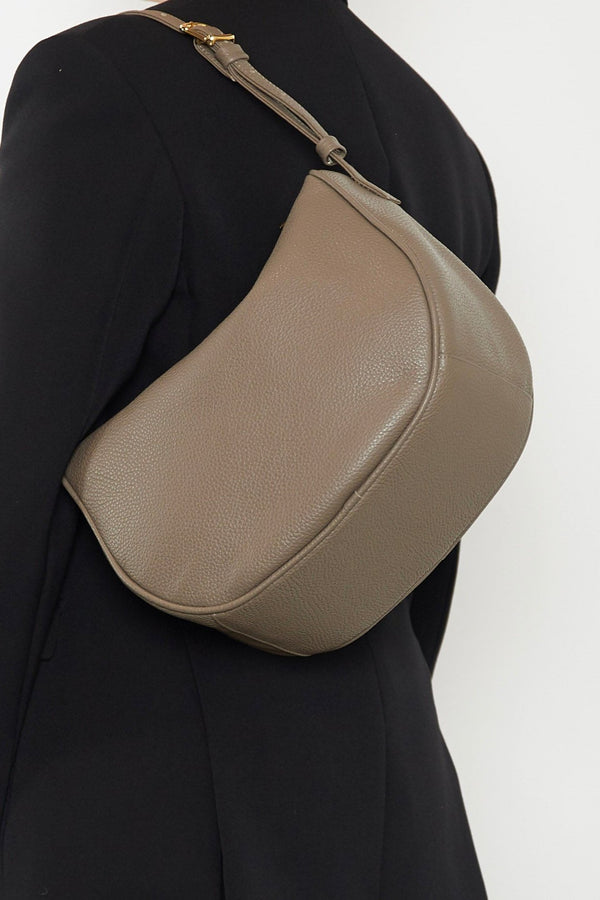 Saddle Shoulder Bag in Grain Elephant