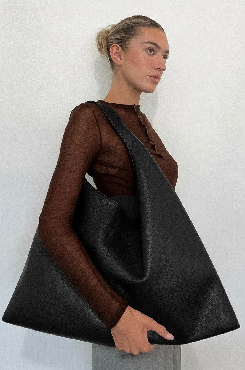 Large Triangle Sack in Grain Black