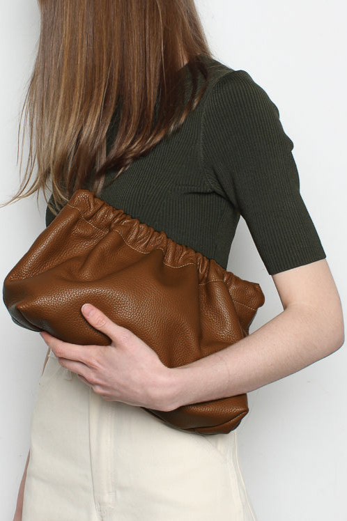 Mellow Clutch in Grain Brown