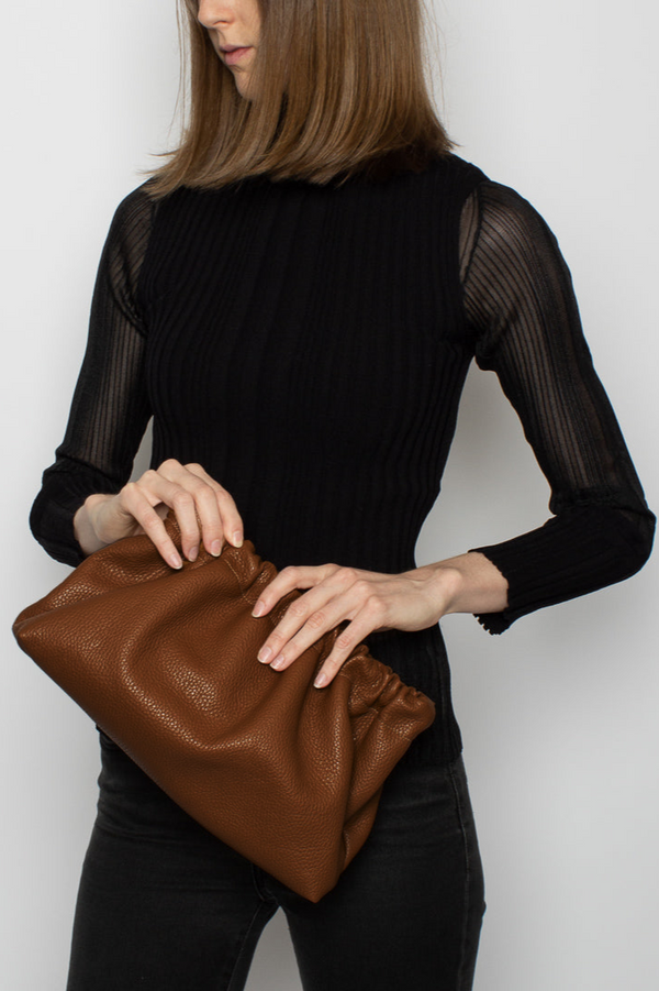 Mellow Clutch in Grain Brown